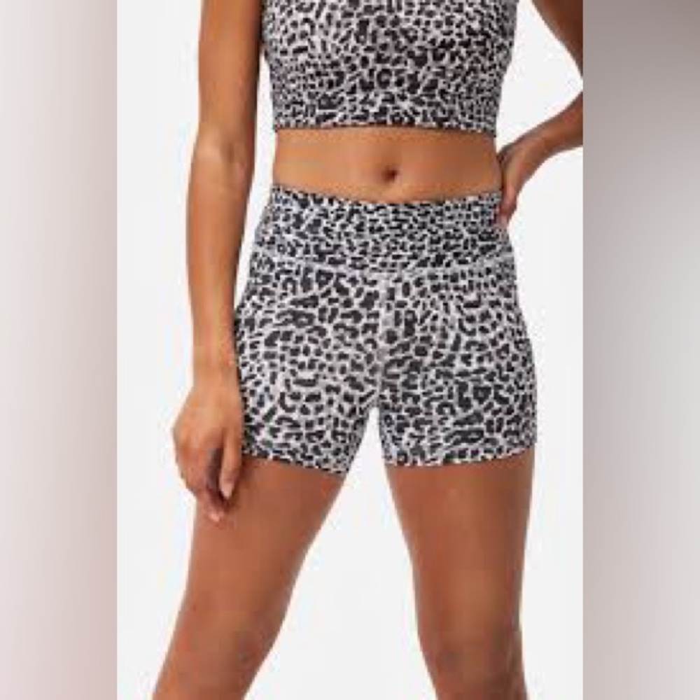 Outdoor Voices - TechSweat 3.5” Short - Snow Leopard - M -NWOT